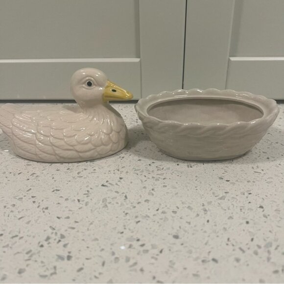 VINTAGE Ceramic Cream Duck on Nest White Woven Basket Japan Country Farm - Picture 3 of 15